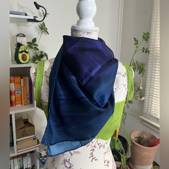 Gucci Blue Silk Scarf - Picture 5 of 6